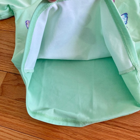 Girl’s size 7-8 Lands’ End short sleeved green butterflies swim top, swim shirt - Picture 4 of 7